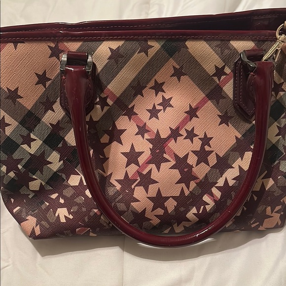 Authentic!!Stylish Star Patterned Burberry Tote Bag - Burgundy and Beige - Picture 1 of 2